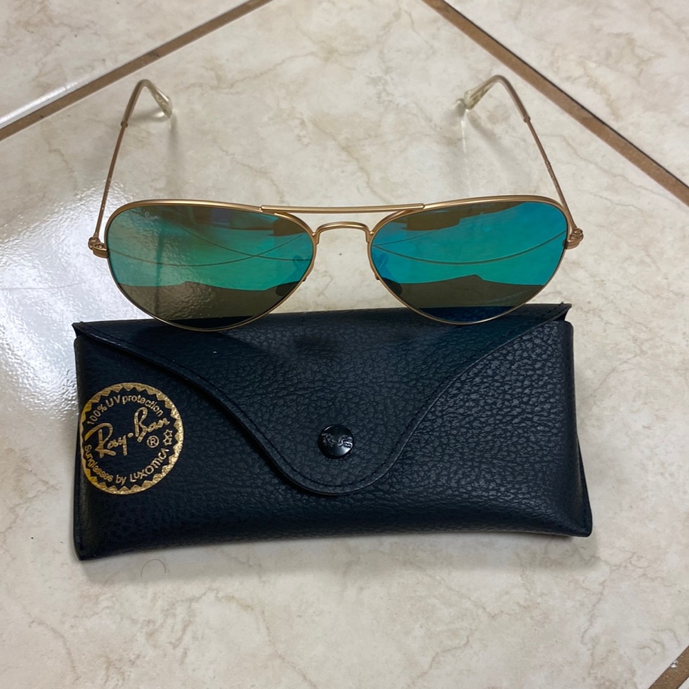 Ray-Ban RB3025 Large Green Aviator Flash Lenses